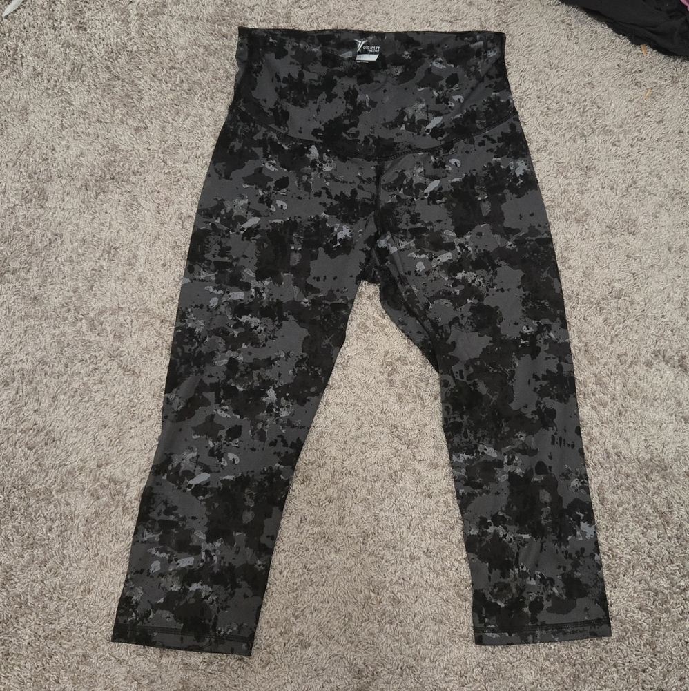 Old Navy Black and Gray Crop Compression Leggings Sz Lg